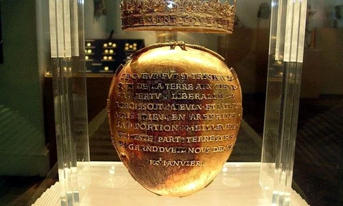 Cutia cu inima unei regine franceze, furată de la muzeu jpeg