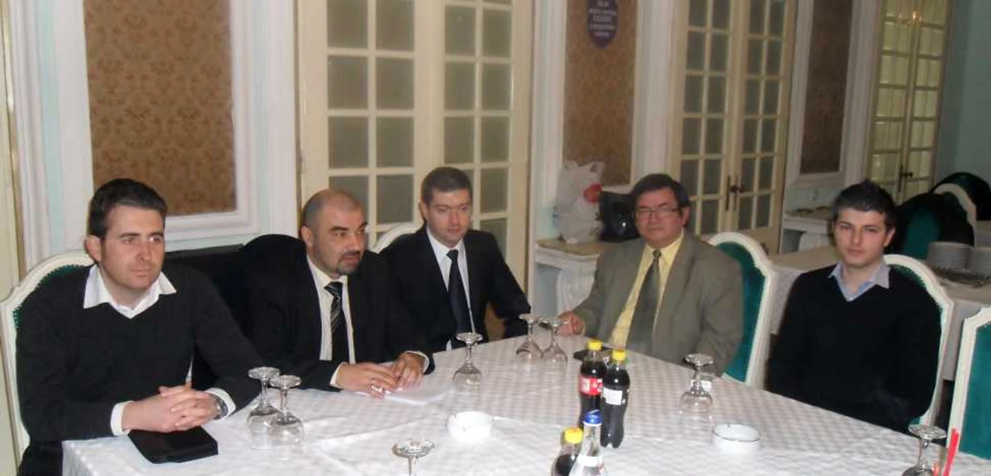 Aurel Octavian Ghencean, preşedintele Partidului Verde Satu Mare (al doilea, din dreapta spre stânga), alături de noua conducere PER