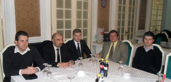 Aurel Octavian Ghencean, preşedintele Partidului Verde Satu Mare (al doilea, din dreapta spre stânga), alături de noua conducere PER