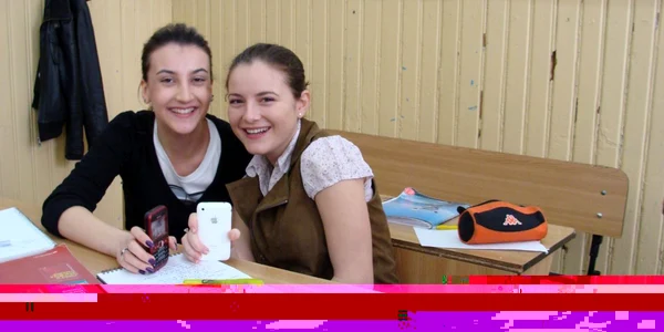 Telefoanele cât mai performante sunt un "must have" pentru elevii de liceu