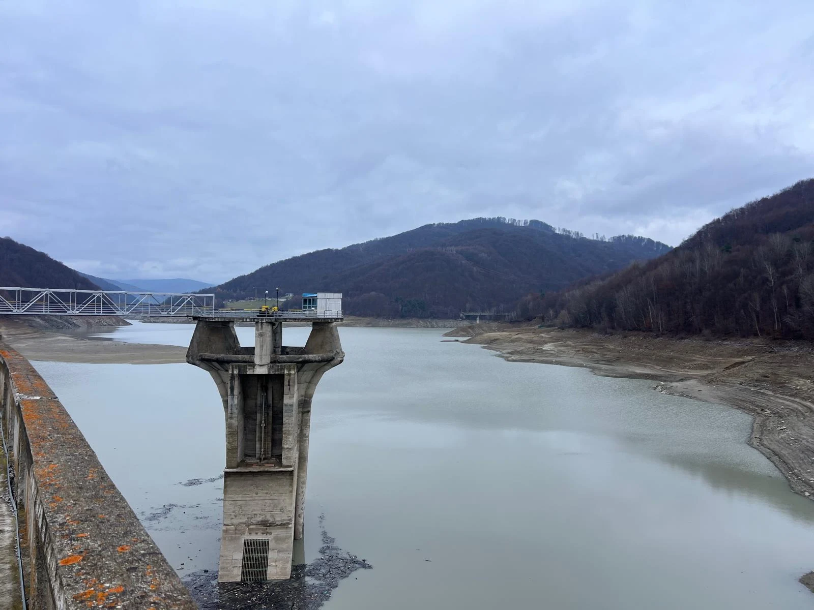 Lucrări de reparații urgente la Bazinul de Apă Curată Voila, din Prahova. Se va realiza un by-pass provizoriu la conducta de aducţiune