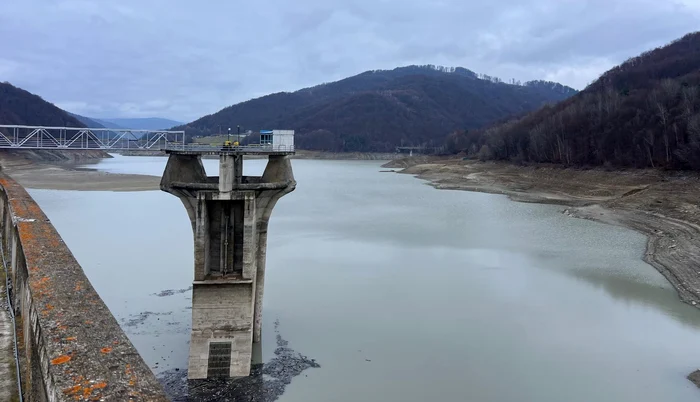 Apele Române anunță că a început tratarea apei în stația Voila FOTO: Arhivă