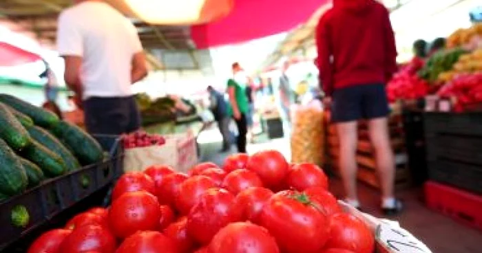 Craiova: Legumele şi fructele din pieţe, la control