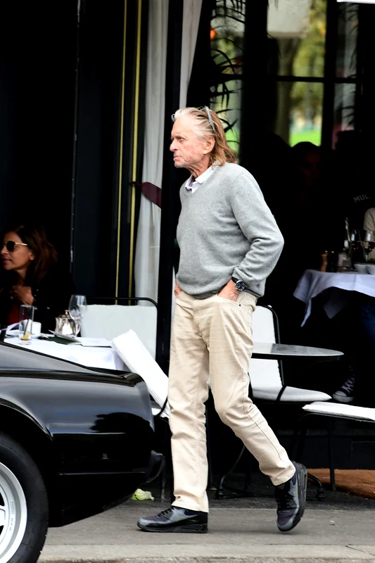 Michael Douglas, cu un look nou