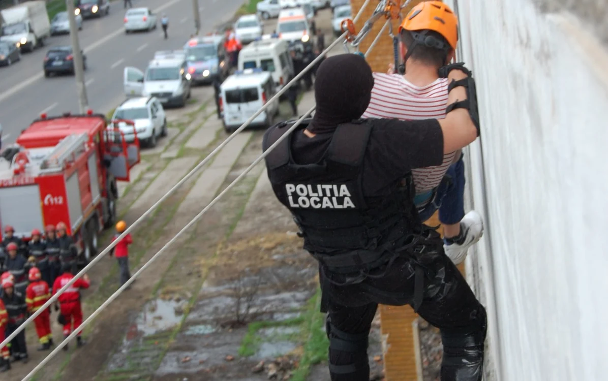Poliţiştii locali au avut un ro important în prinderea unor hoţi din zonă