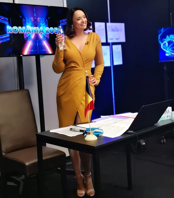 Andreea Marin a făcut parada de rochii sexy la emisiune