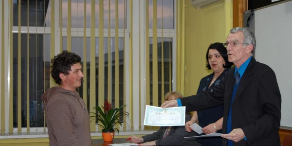 Câştigătorii premiilor I au primit câte 120 de lei din partea Ministerului Educaţiei