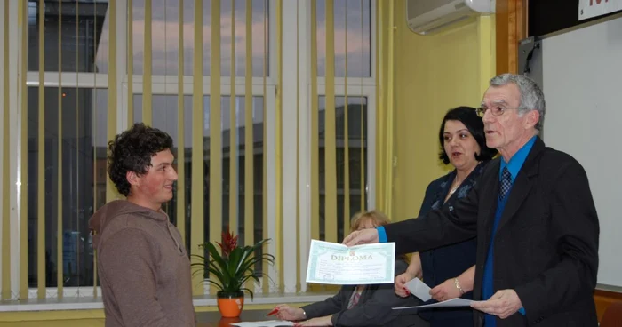 Câştigătorii premiilor I au primit câte 120 de lei din partea Ministerului Educaţiei