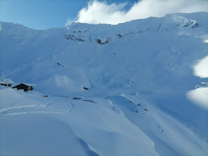 Este risc însemnat de avalanşă în majoritatea masivelor muntoase. FOTO Facebook Salvamont Sibiu