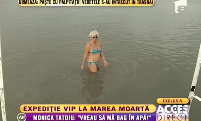 Monica Tatoiu, în costum de baie