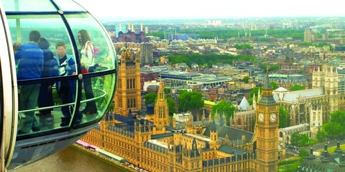 Tower Bridge este un punct de atracţie din capitala Marii Britanii FOTO REUTERS