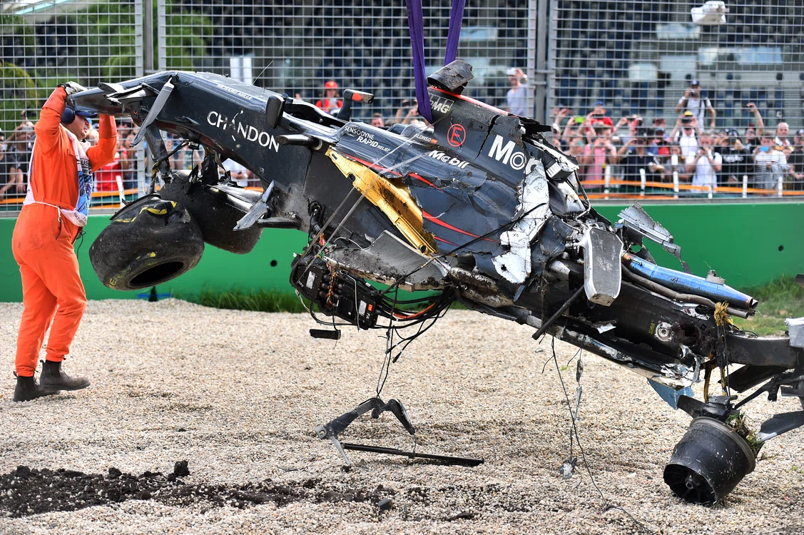 
    Alonso a scăpat nevătămatfoto:AP  
