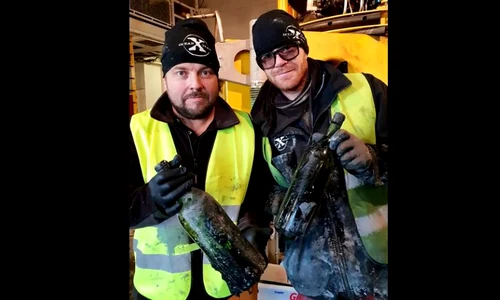 VIDEO Sute de sticle de coniac Benedictine, recuperate de pe epava unei nave scufundate în Primul Război Mondial jpeg