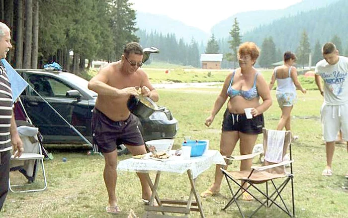 La munte, oamenii au ieşit la grătare