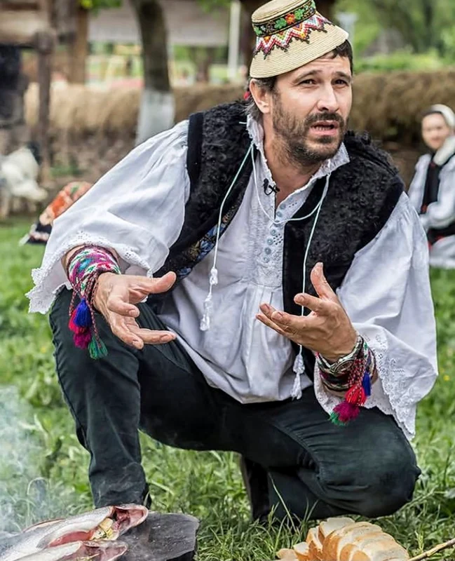Nicolai Tand face Sărbători în Maramureș, dar nu taie porcul foto: Instagram 