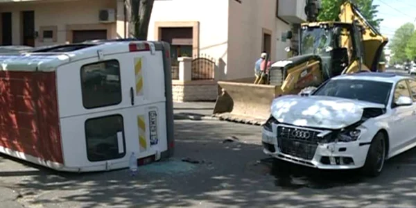 Accident microbuz cu audi in constanta
