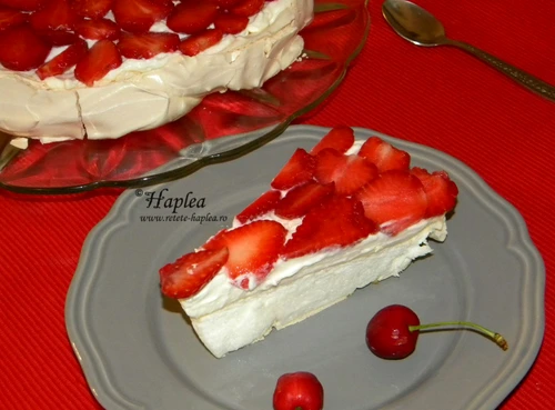 pavlova cu capsuni poza 9 jpeg