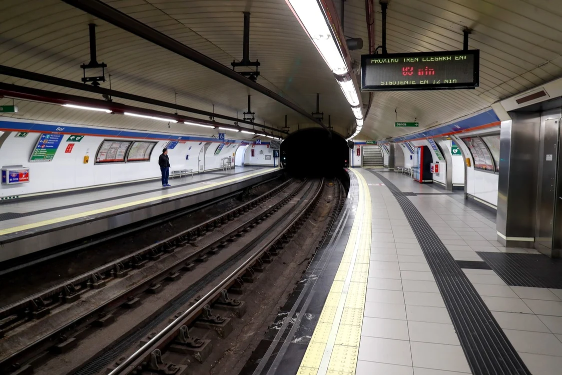 Metrorex introduce toate trenurile în ciruclație din cauza grevei STB 