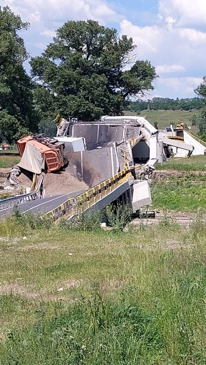 Conducătorul camionului a fost rănit FOTO Vlăduţ Clapa