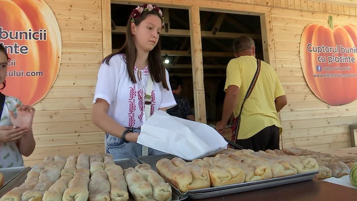 Plăcinta cu dovleac costă 20 de lei bucata. FOTO Iulian Bunilă