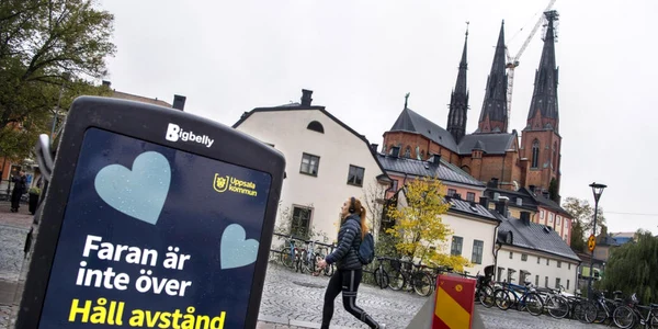 pandemie coronavirus uppsala suedia mesaj pericolul nu a trecut pastreaza distanta foto epa efe