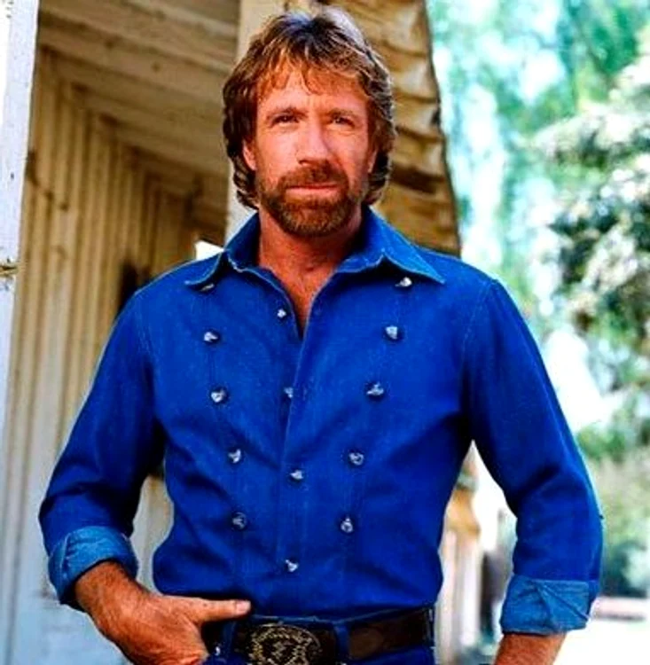 
    Chuck Norris va trebui să răspundă provocării Ice Bucket ChallengeFoto Facebook  