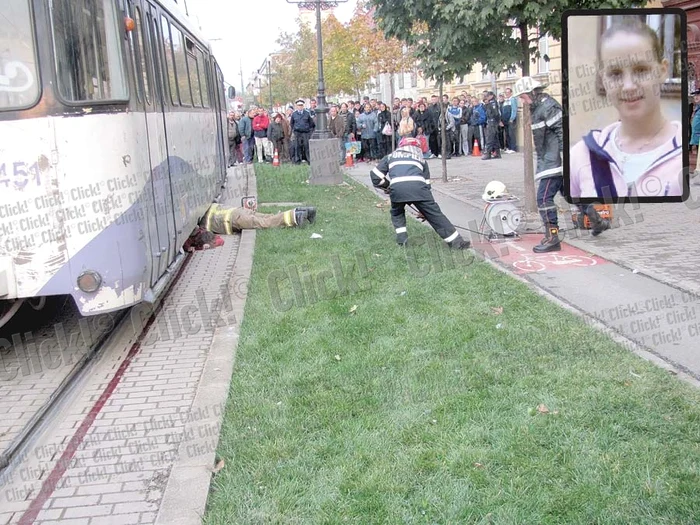 Lorena vorbea la telefon şi nu a observat tramvaiul