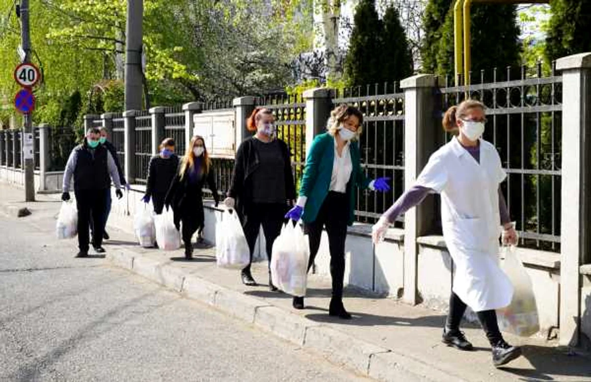Caritate fără oprire la Sfântul Spiridon din Galaţi FOTO Costiuc Petrică