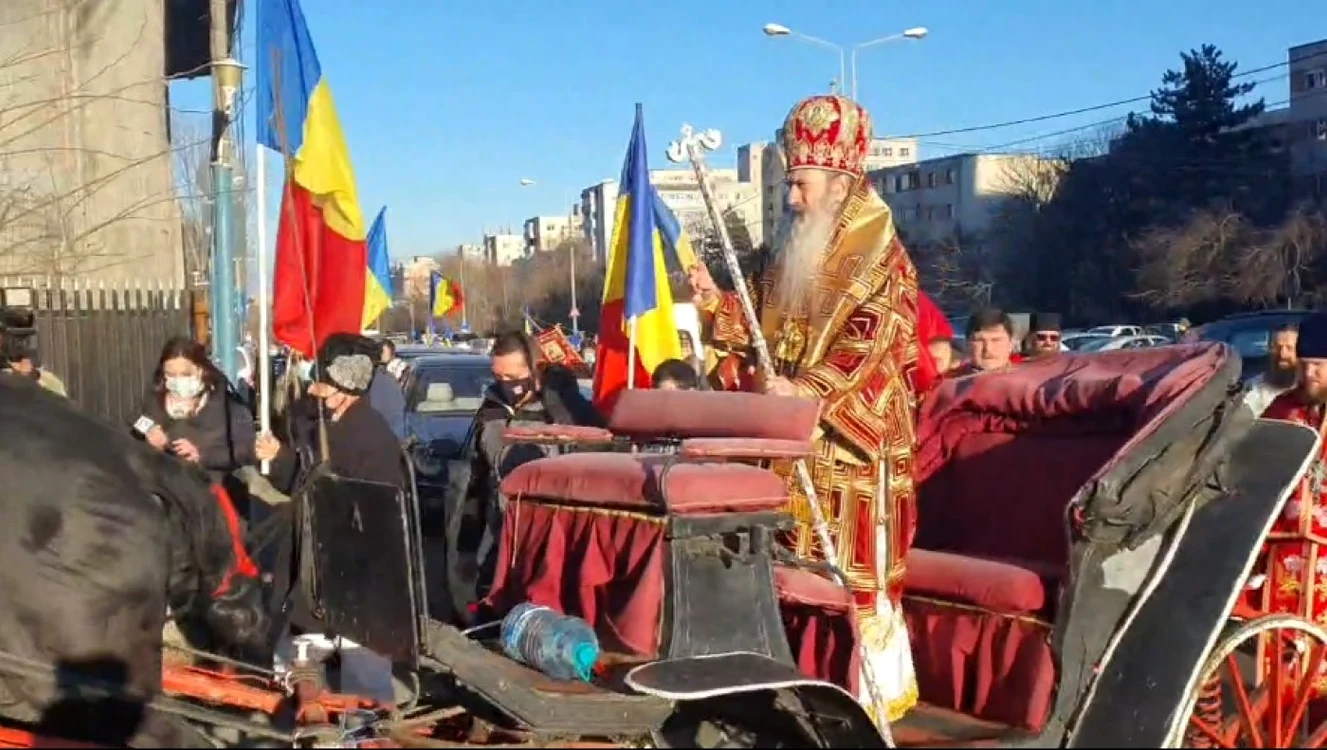 IPS Teodosie în trăsură