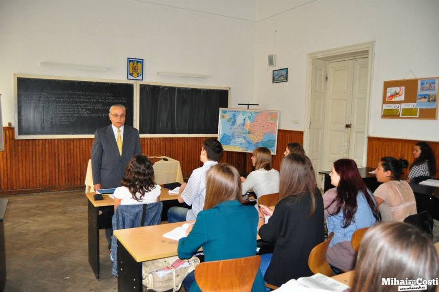  Profesor renumit, pus pe drumuri de birocrații din Primăria Bacău, la 50 de ani de căsătorie: „Prostie, dispreț, abuz”