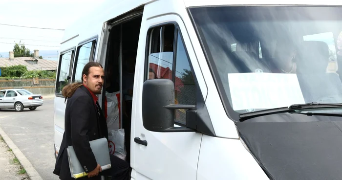 Mulţi vor să-şi obţină banii de transport prin intermediul instanţei. Foto: Corina Tătaru
