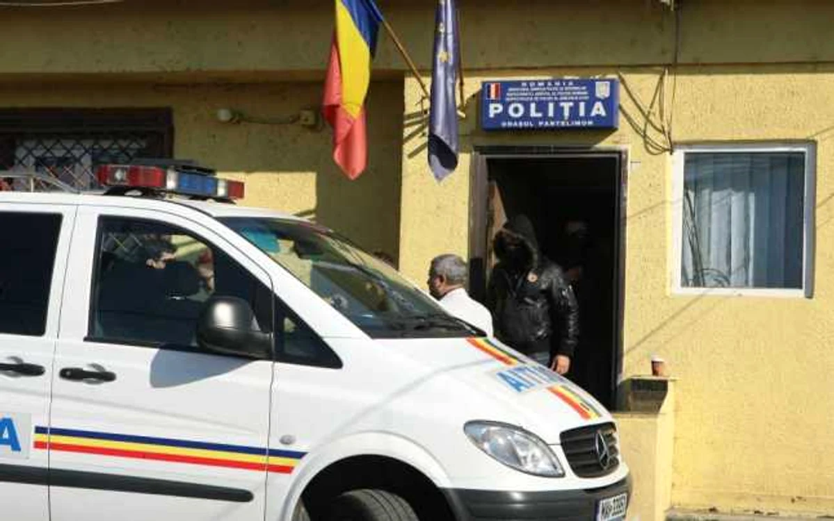 Aceştia sunt acuzaţi că ar fi primit mită de la şoferi FOTO Marian Iliescu