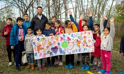 Horia Tecău, alături de copiii de la Casa Bună jpeg