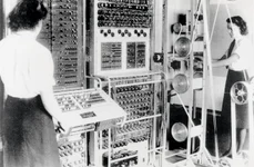 COLOSSUS, primul calculator din lume, a avut un rol imens în spargerea cifrurilor folosite de Enigma (© The National Archives (United Kingdom), FO850/234)