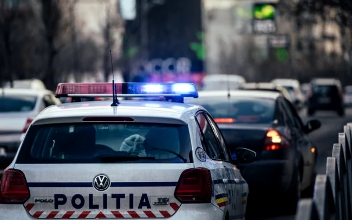 O fată de 13 ani a primit mesaje de aminţare cu violul, iar poliţia investighează cazul FOTO arhivă