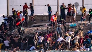 Sute de migranți au trecut din Maroc în enclava spaniolă Ceuta FOTO Profimedia