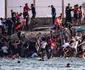 Sute de migranți au trecut din Maroc în enclava spaniolă Ceuta FOTO Profimedia