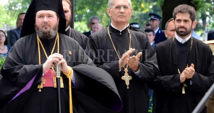 Apropiat al
episcopului ortodox Sofronie Drincec (stânga), protopopul Dorel Rusu (mijloc)
este acuzat că ar fi dat Securităţii, sub numele de cod Teodor Florescu, note
informative despre colegi preoţi FOTO: Bihoreanul