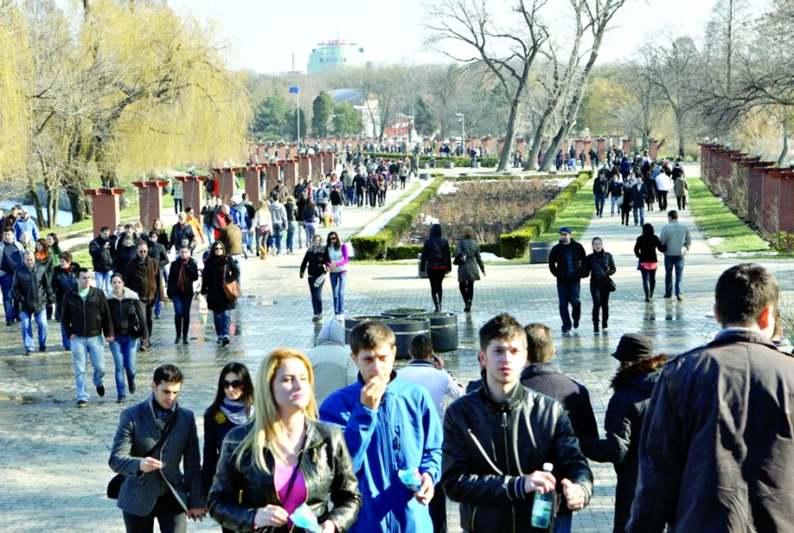 În weekend vremea va fi agreabilă, dar duminică seară se întorc ninsorilor slabe