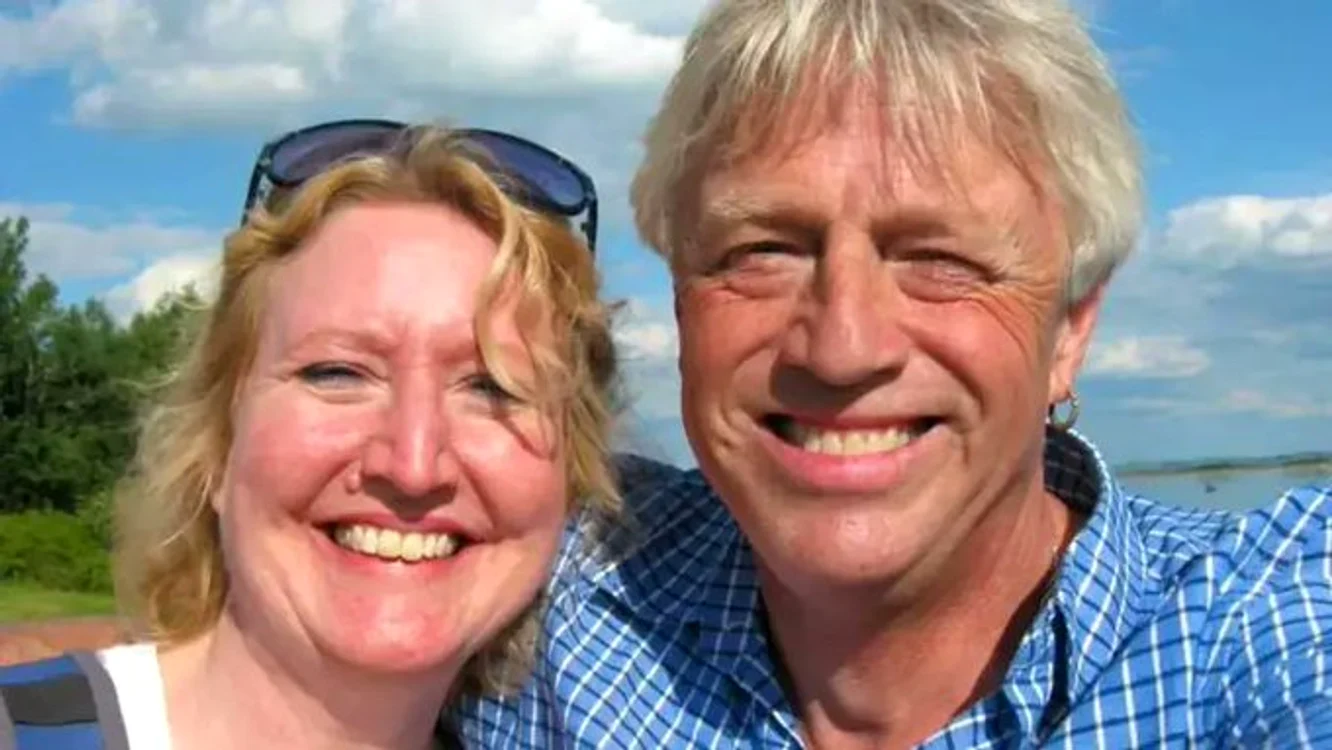 foto Britanica Sarah Packwood și soțul ei canadian Brett Clibbery