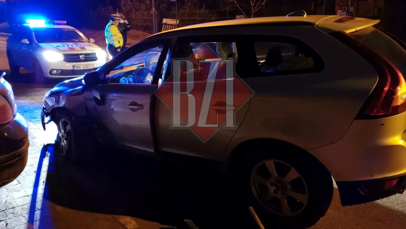 Alina Maria Ursache a intrat cu mașina ei într-un autoturism parcatFoto: bzi.ro