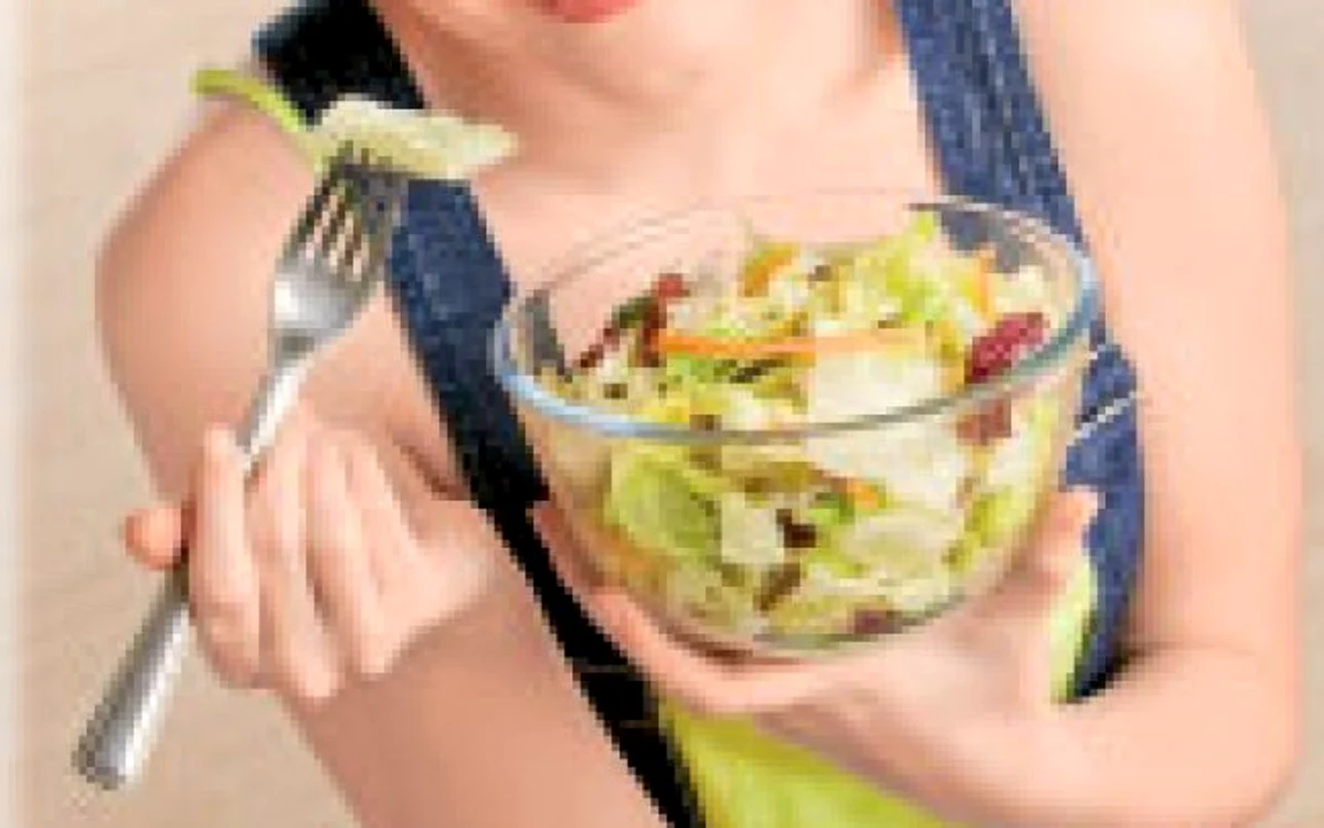 Mănâncă o  salată pe zi, deoarece protejează tiroida