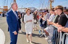 Majestatea Sa Margareta și Principele Radu la Constanța salutând Bricul Mircea la întoarcerea din cursa transatlantică FOTO Daniel Angelescu, Casa Majestății Sale (6) jpg
