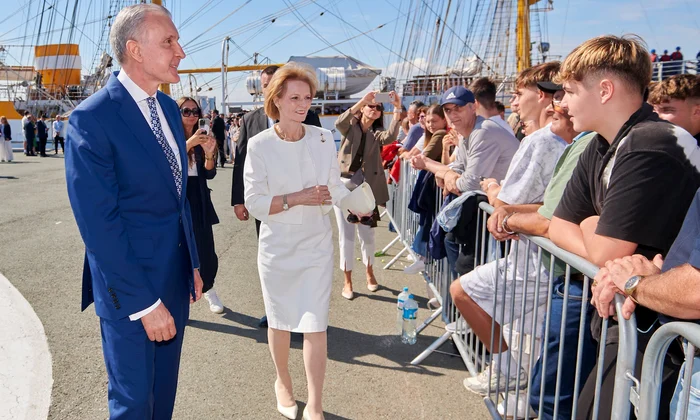 Majestatea Sa Margareta și Principele Radu la Constanța salutând Bricul Mircea la întoarcerea din cursa transatlantică FOTO Daniel Angelescu, Casa Majestății Sale (6) jpg
