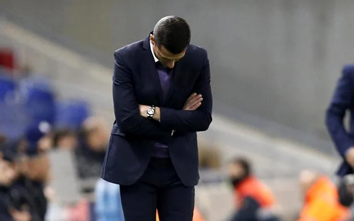 Costel Gâlcă, cu capul plecat