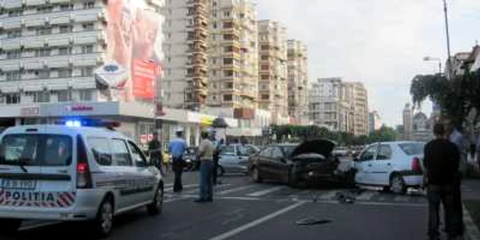 Traficul pe un sens de mers a fost blocat