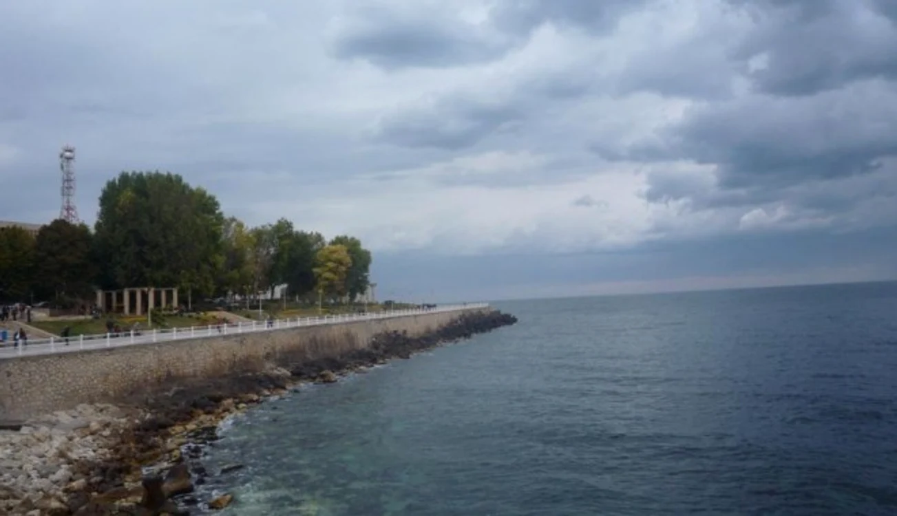 
    În următoarele două zile, cerul va fi înnorat în toate regiunile și vor exista averse de ploaie, dar neînsemnate cantitativ.foto: Click!  
