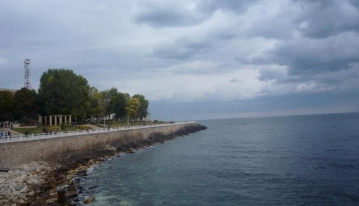 În următoarele două zile, cerul va fi înnorat în toate regiunile și vor exista averse de ploaie, dar neînsemnate cantitativ.foto: Click!