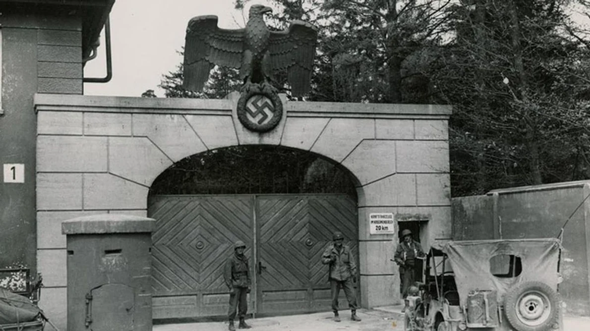 Calendar 29 aprilie: 1945   Lagărul de concentrare de la Dachau a fost eliberat de trupele americane jpeg