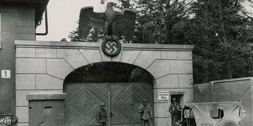 Calendar 29 aprilie: 1945   Lagărul de concentrare de la Dachau a fost eliberat de trupele americane jpeg